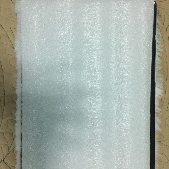 Furry laptop case MacBook Pro 💻 - Picture 2 of 5